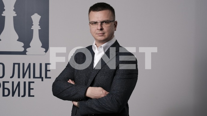 Političko profitiranje SNS